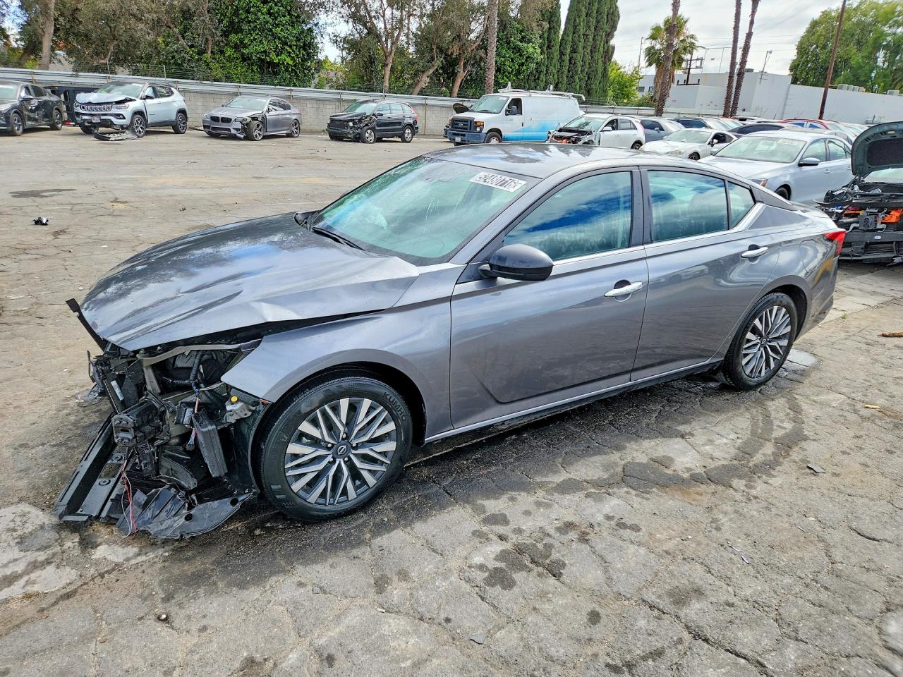 Salvage Nissan Altima Image