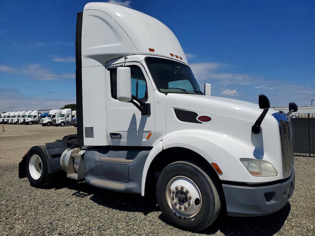 Salvage Peterbilt 579 Image