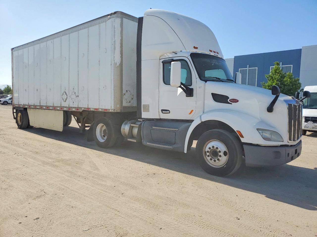 Salvage Peterbilt 579 Image