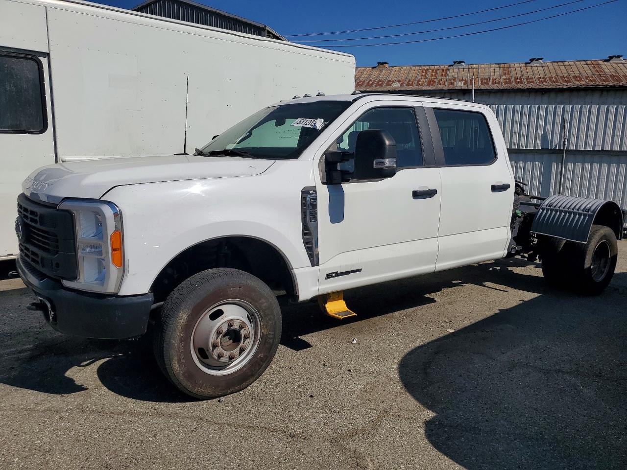 Salvage Ford F-350 Image