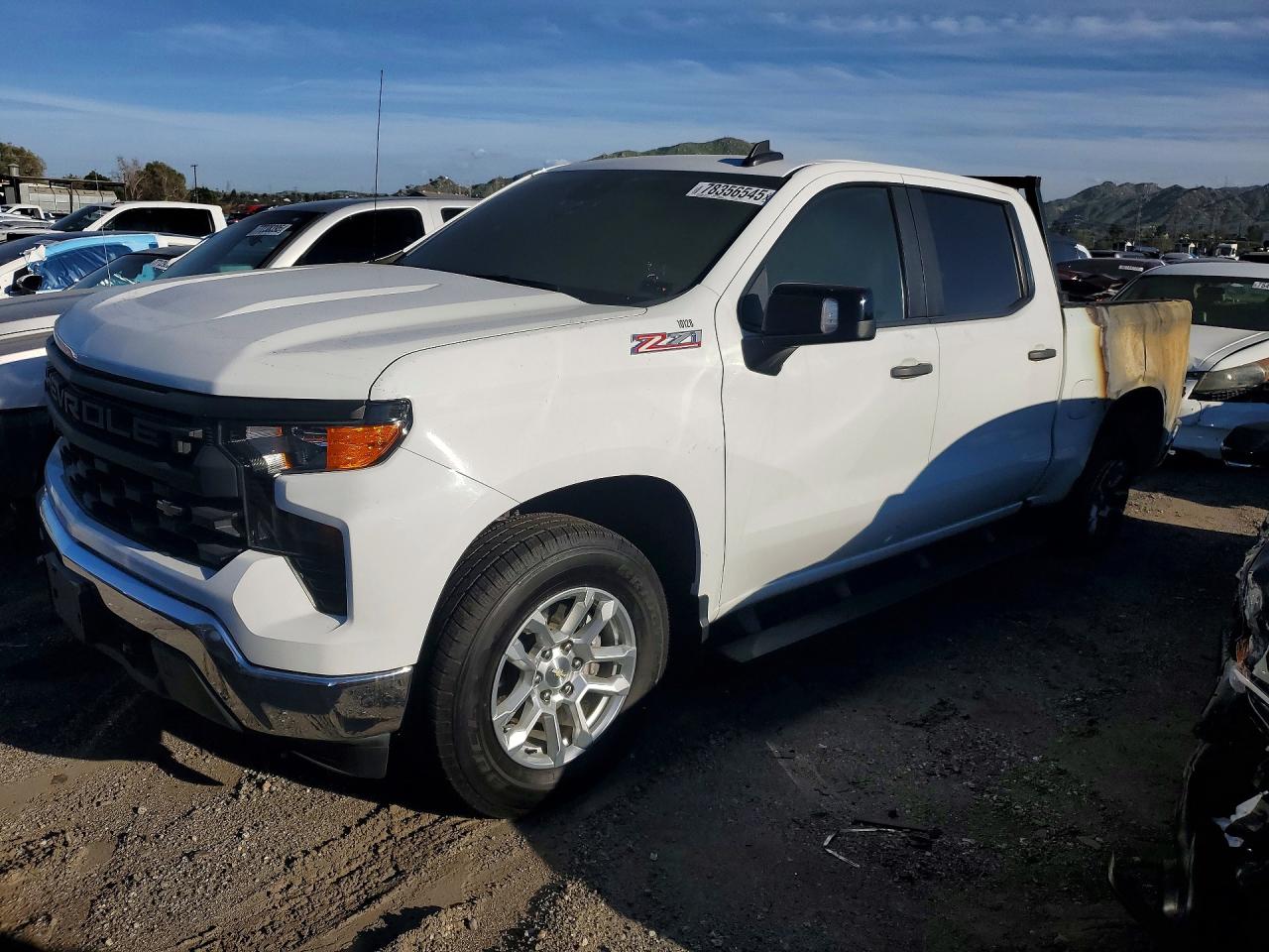 Salvage Chevrolet Silverado Image