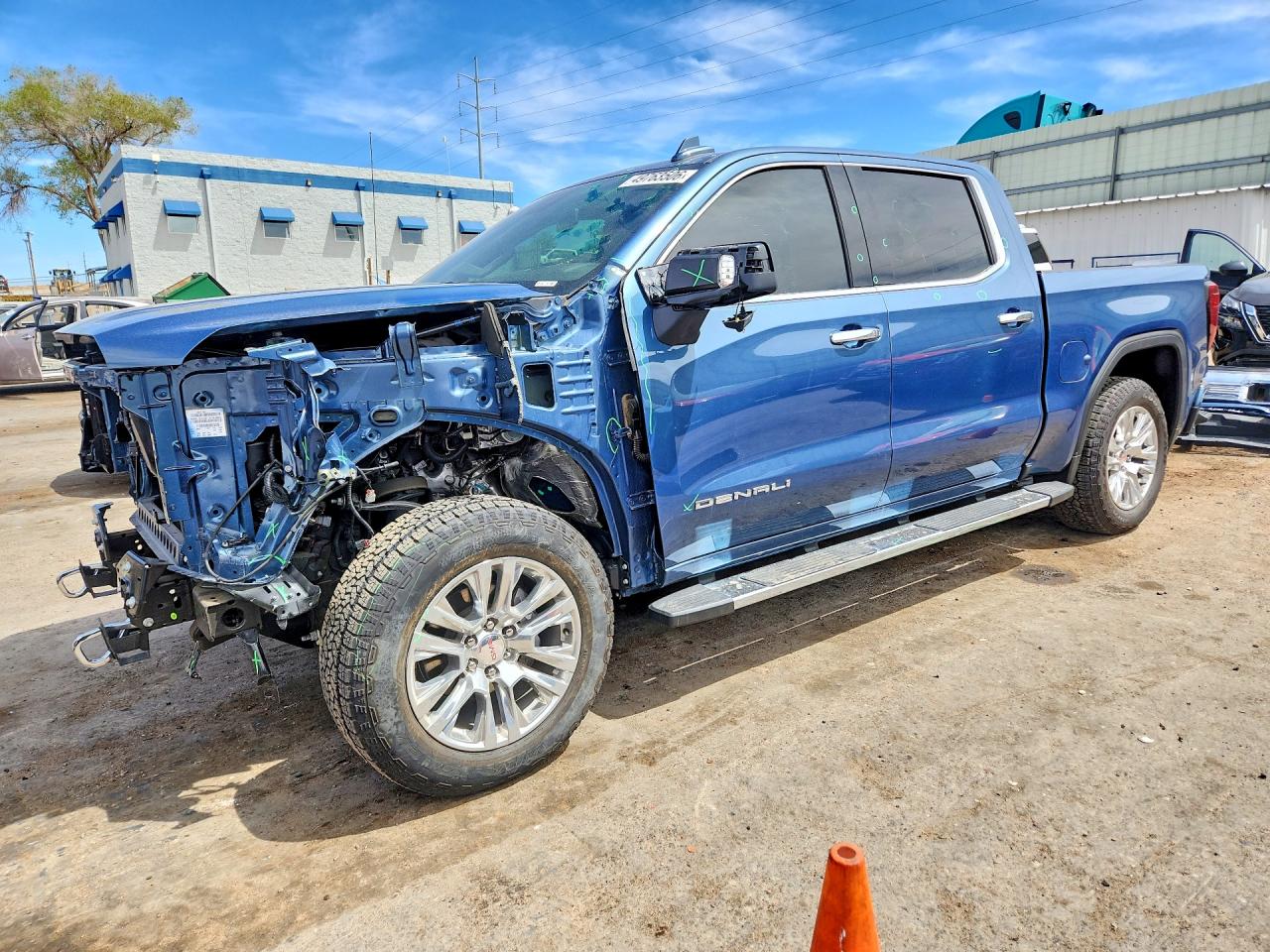 Salvage GMC Sierra Image