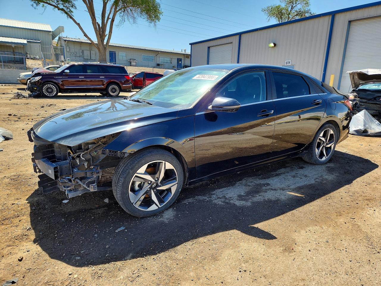 Salvage Hyundai ELANTRA Image