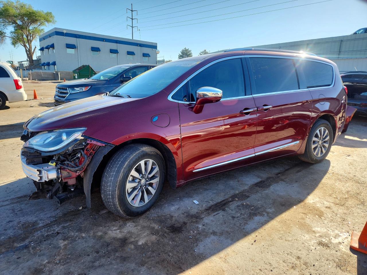 Salvage Chrysler Pacifica Image