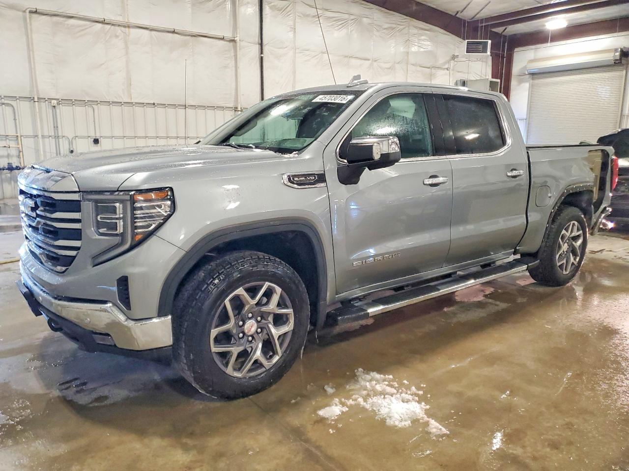 Salvage GMC Sierra Image
