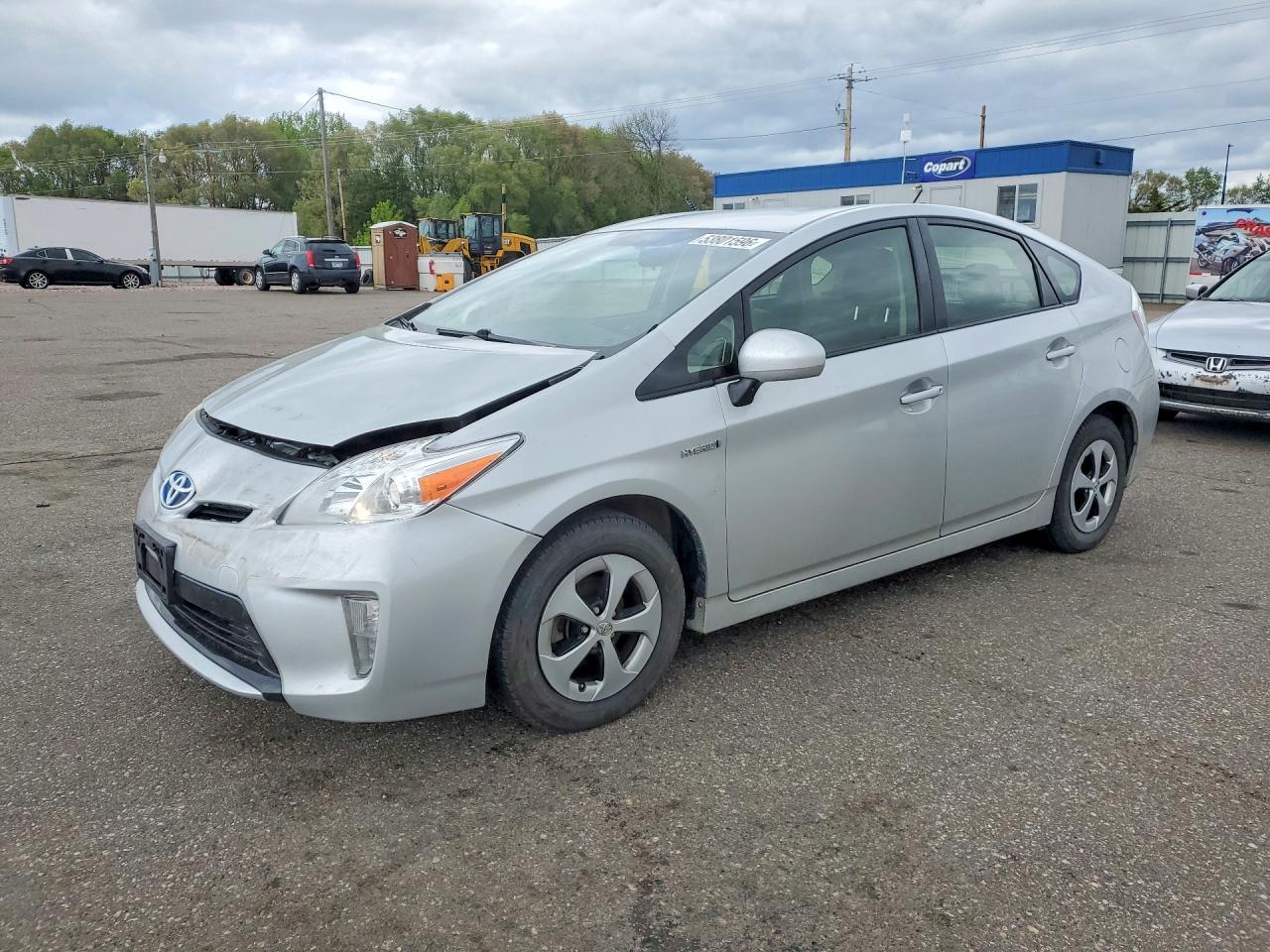 Salvage Toyota Prius Image