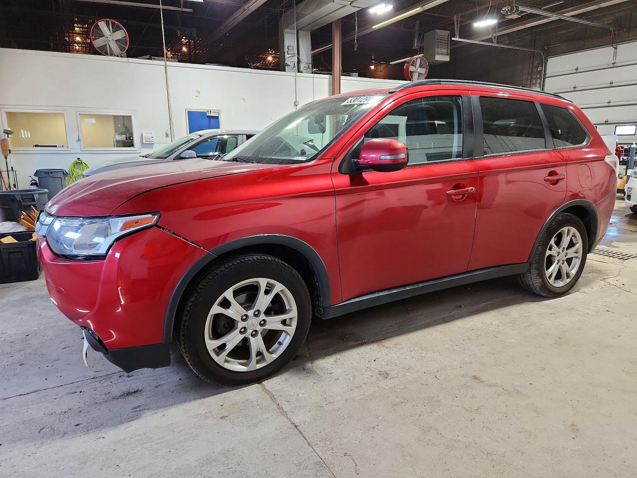 Salvage Mitsubishi Outlander Image