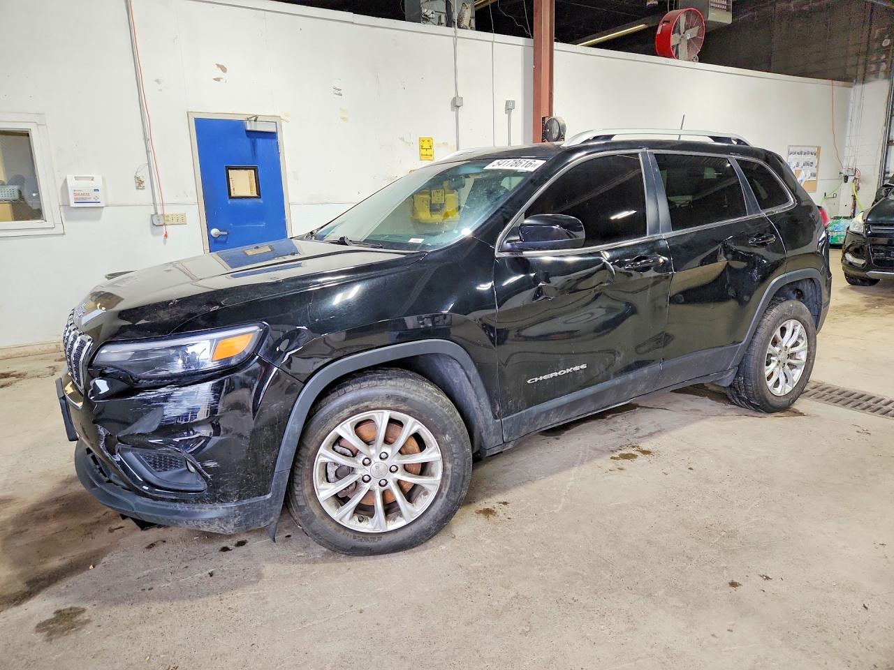 Salvage Jeep Cherokee Image