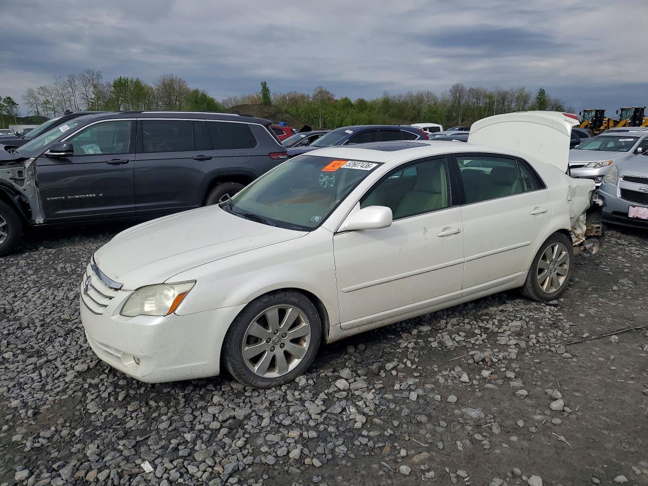 Salvage Toyota Avalon Image