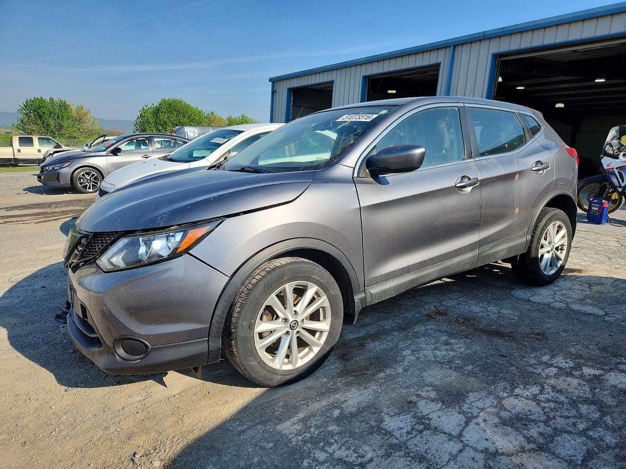Salvage Nissan Rogue Image