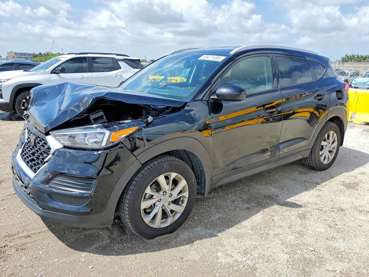 Salvage Hyundai TUCSON Image
