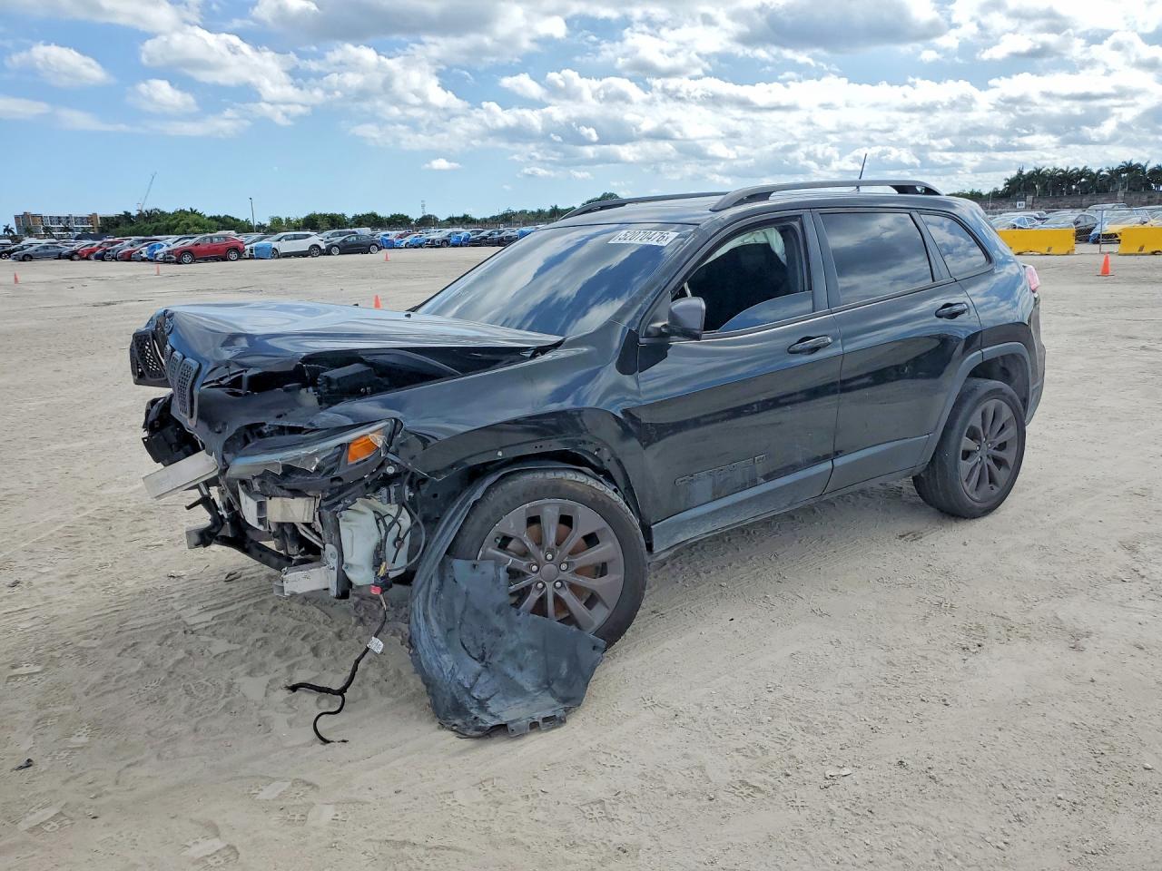 Salvage Jeep Grand Cherokee Image