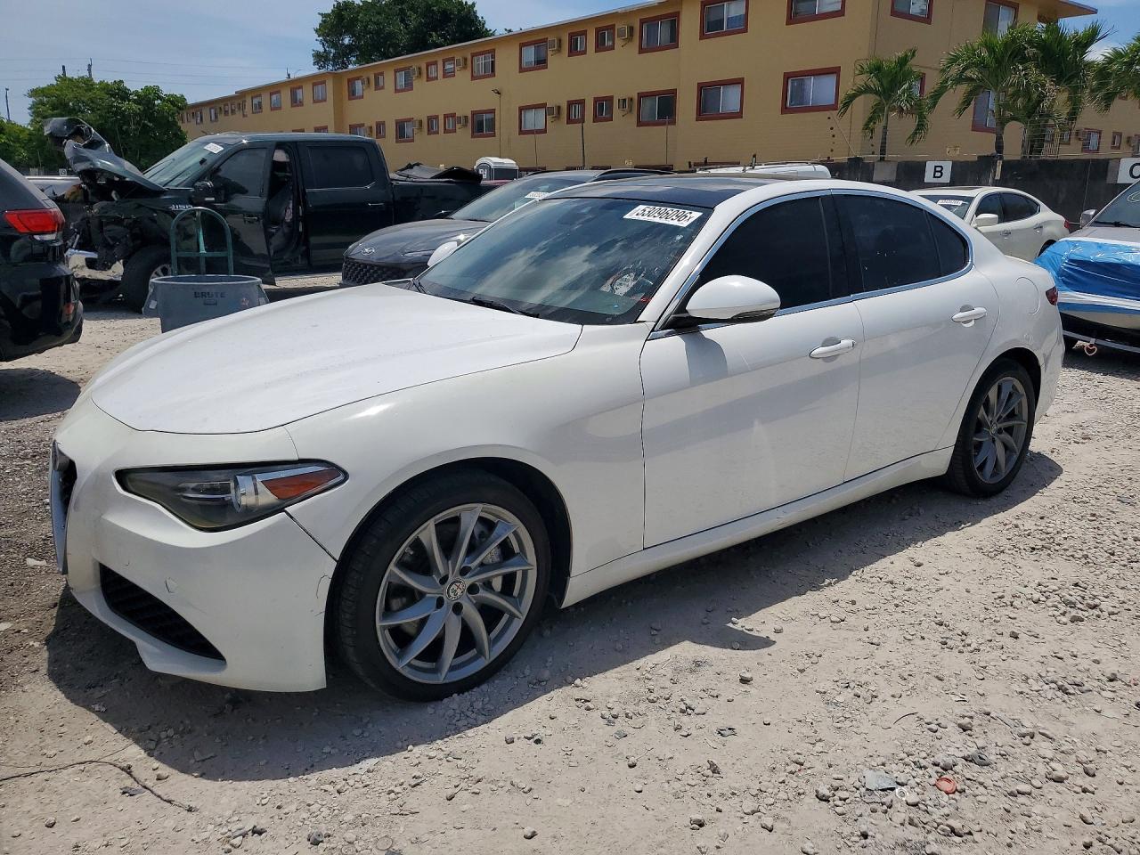 Salvage Alfa Romeo Giulia Image