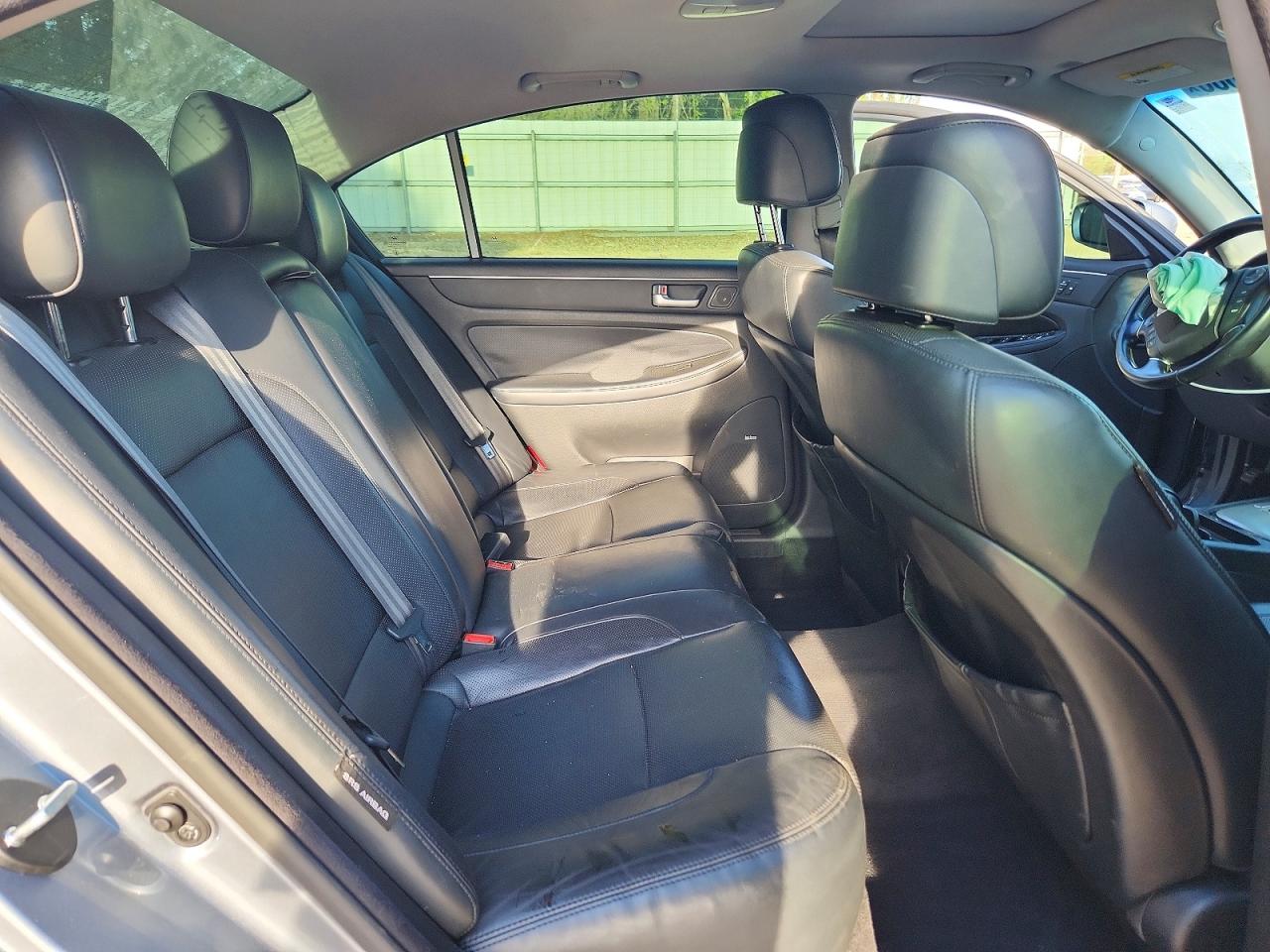 Hyundai Genesis 3.8l