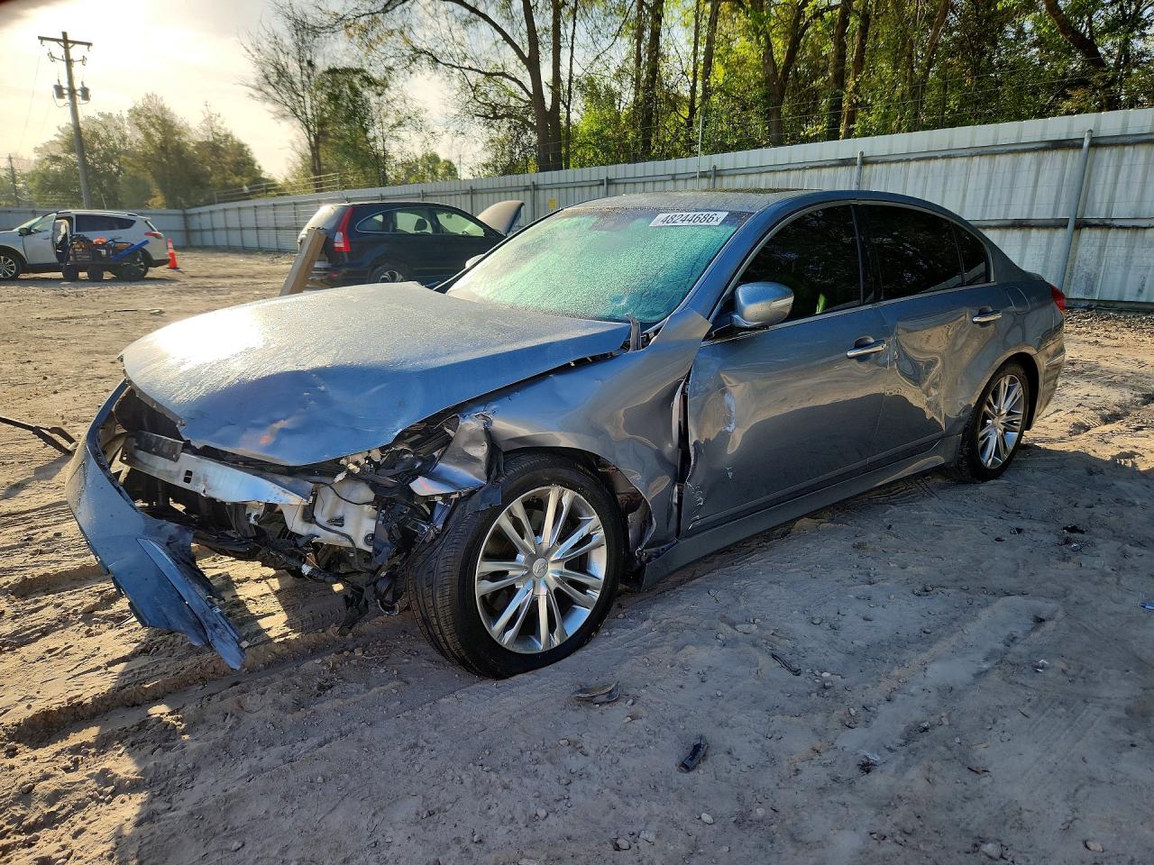 Salvage Hyundai Genesis Image