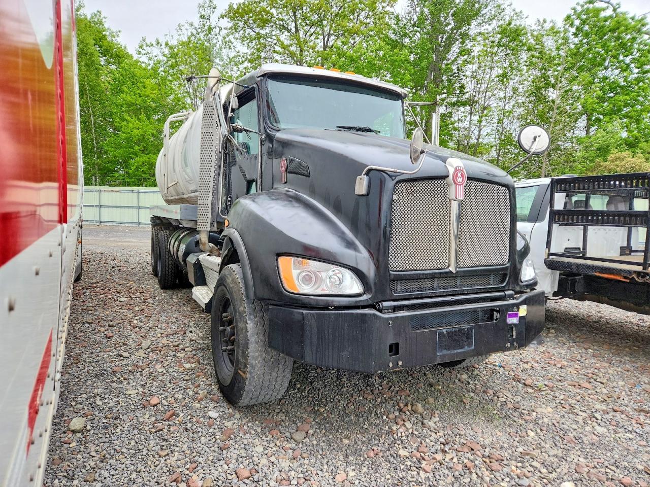 Salvage Kenworth Construction Image