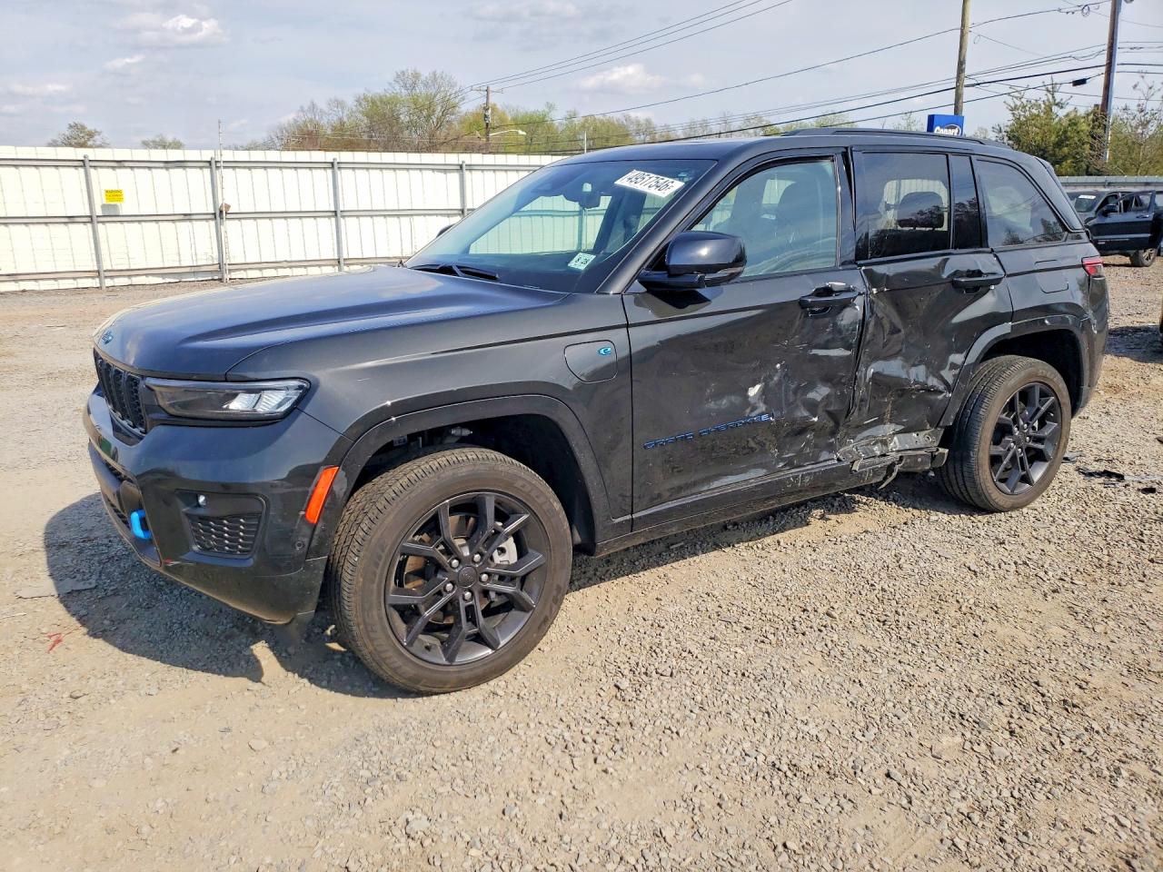 Salvage Jeep Grand Cherokee Image