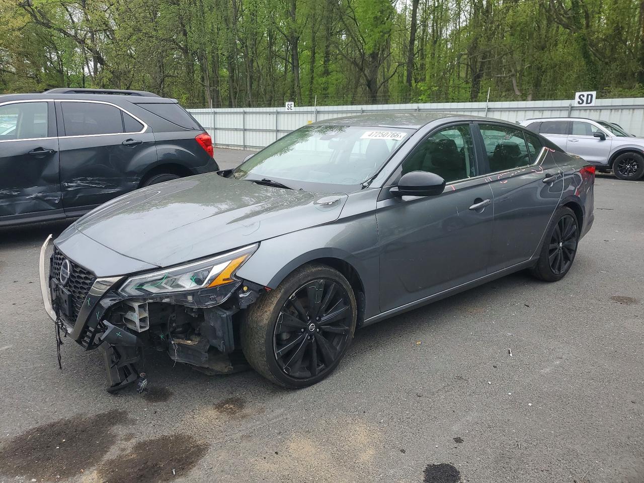 Salvage Nissan Altima Image