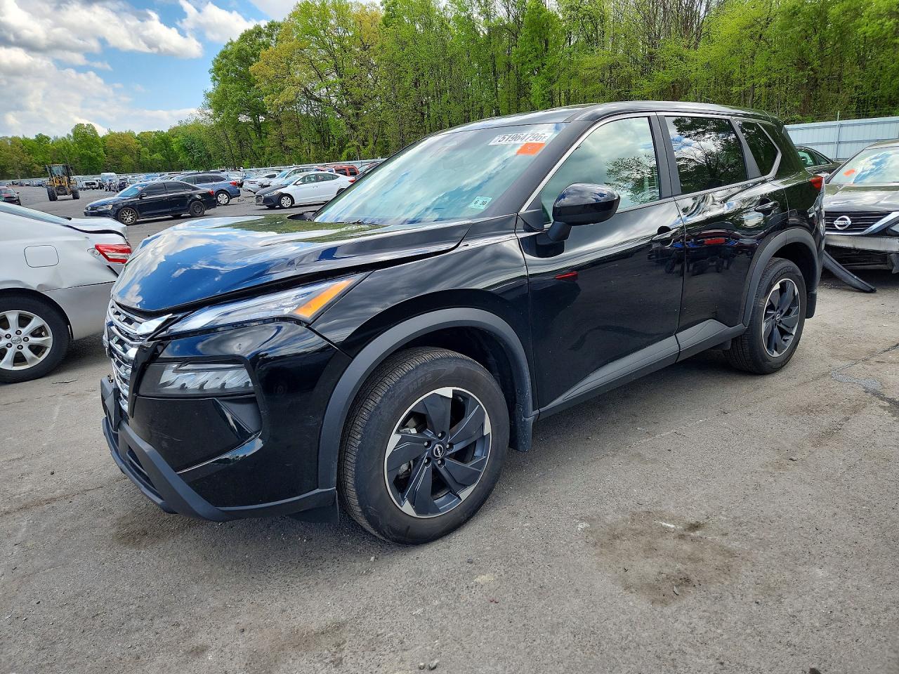 Salvage Nissan Rogue Image
