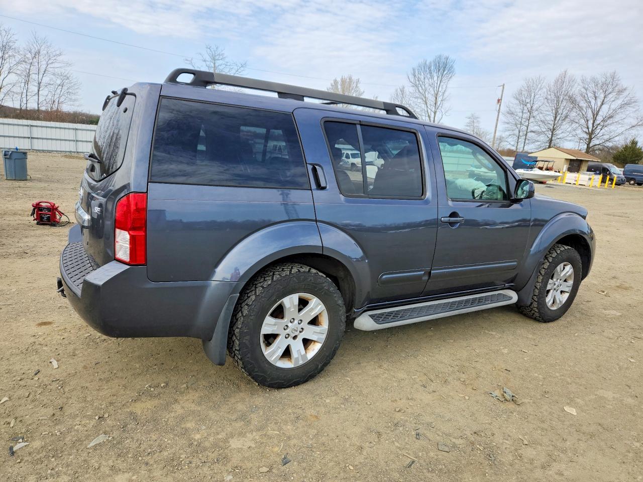 Nissan Pathfinder S
