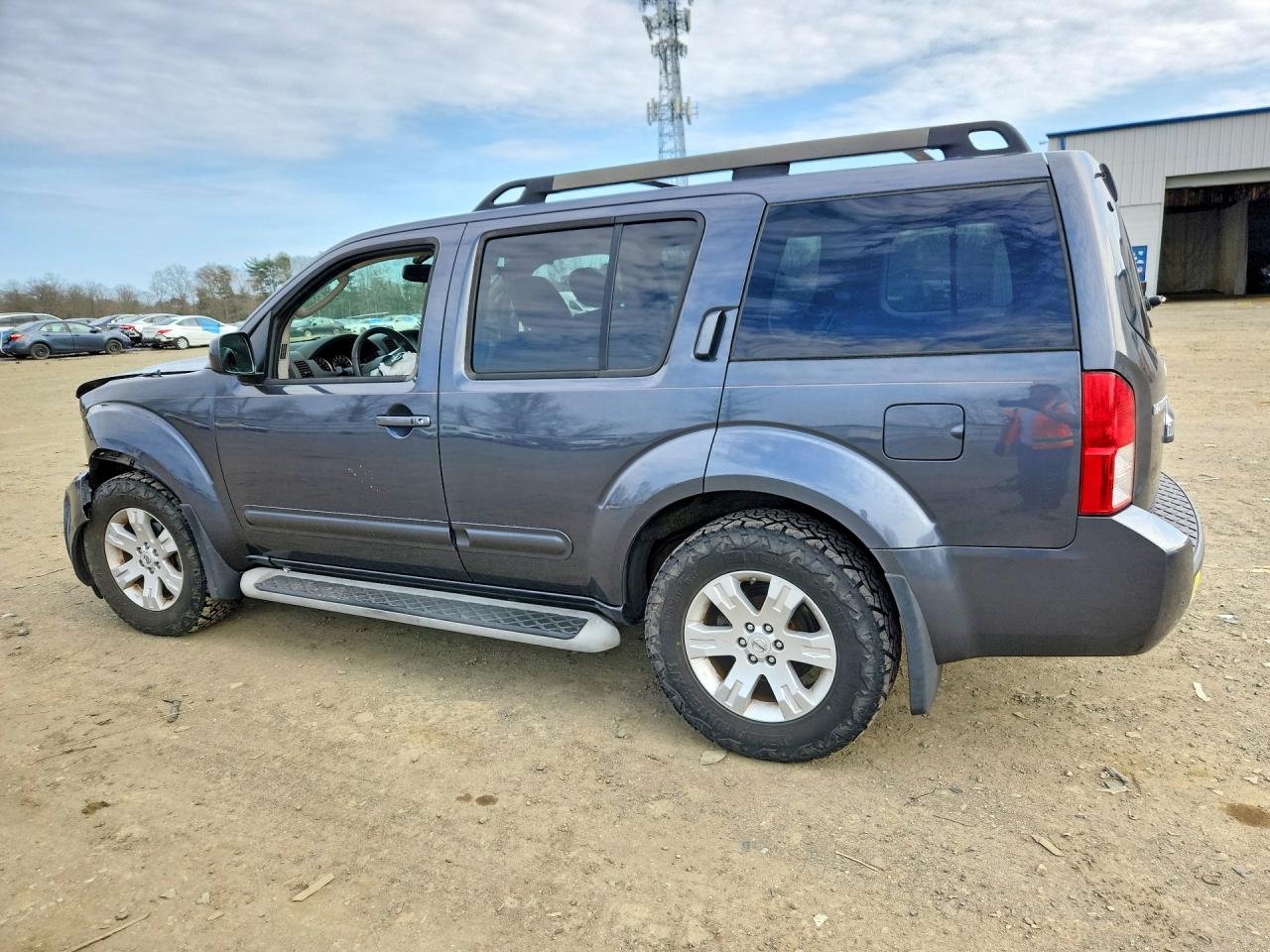 Nissan Pathfinder S