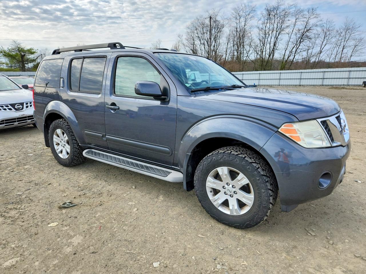 Nissan Pathfinder S