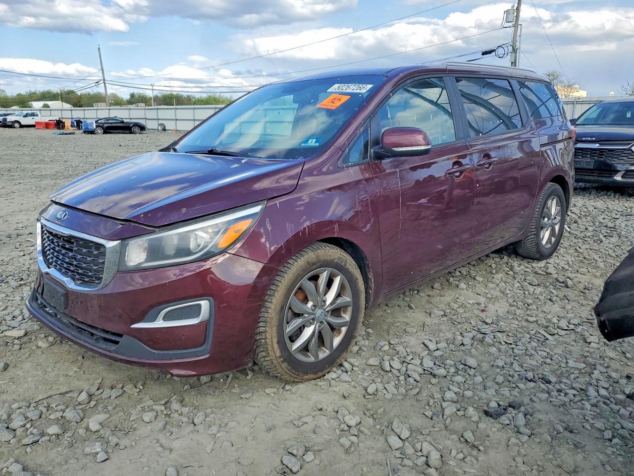 Salvage Kia Sedona Image