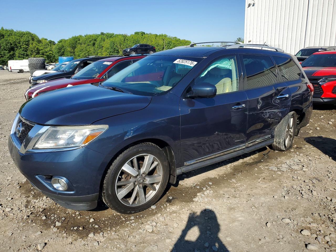 Salvage Nissan Pathfinder Image