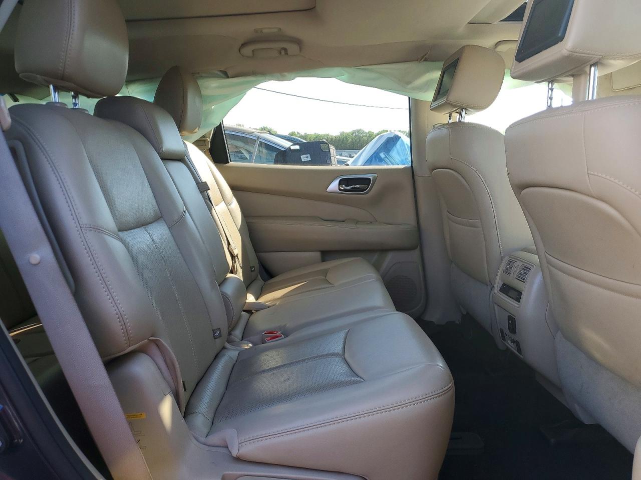 Nissan Pathfinder Platinum