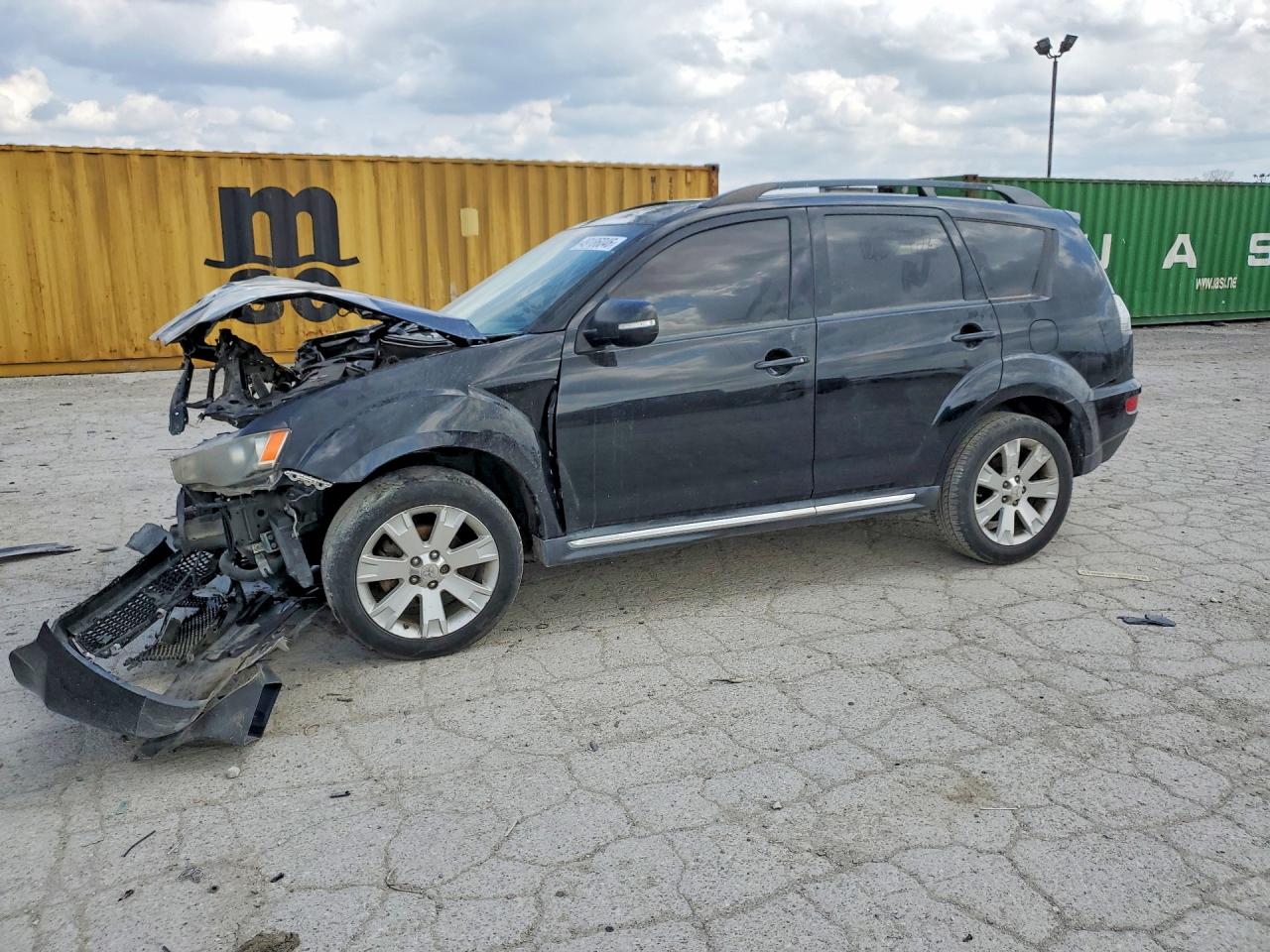 Salvage Mitsubishi Outlander Image