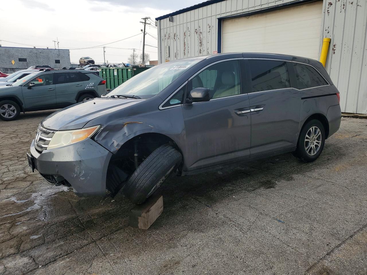 Salvage Honda Odyssey Image