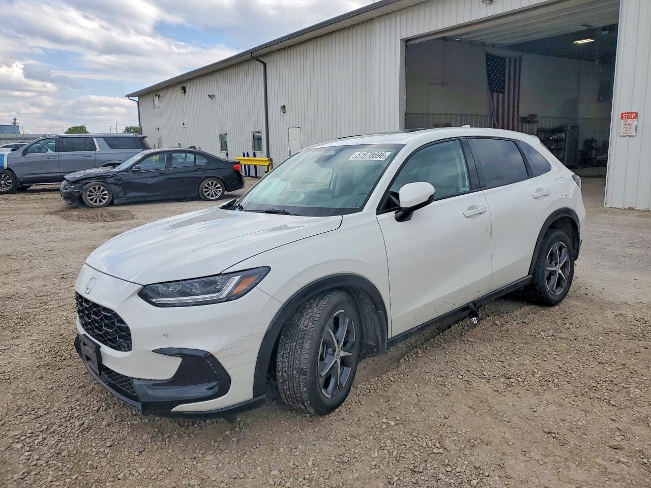 Salvage Honda HR-V Image