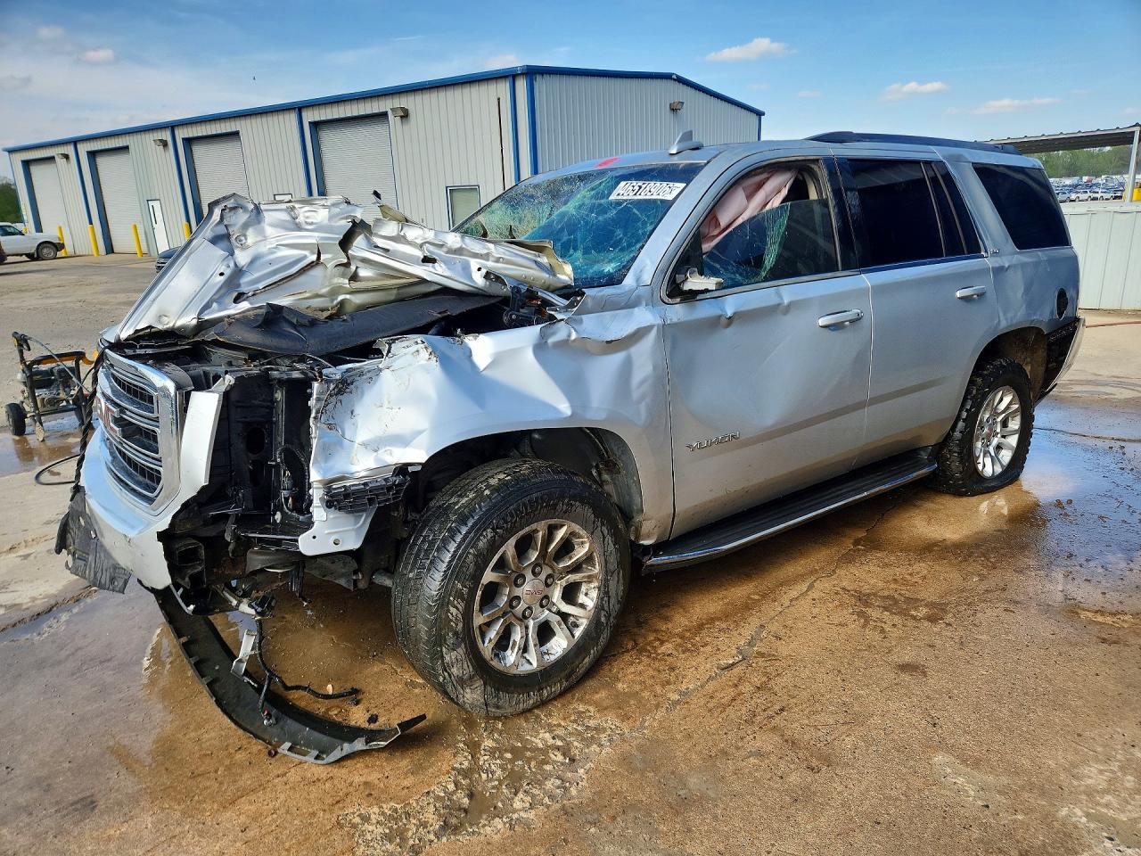 Salvage GMC Yukon Image