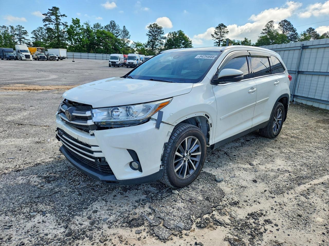 Salvage Toyota Highlander Image