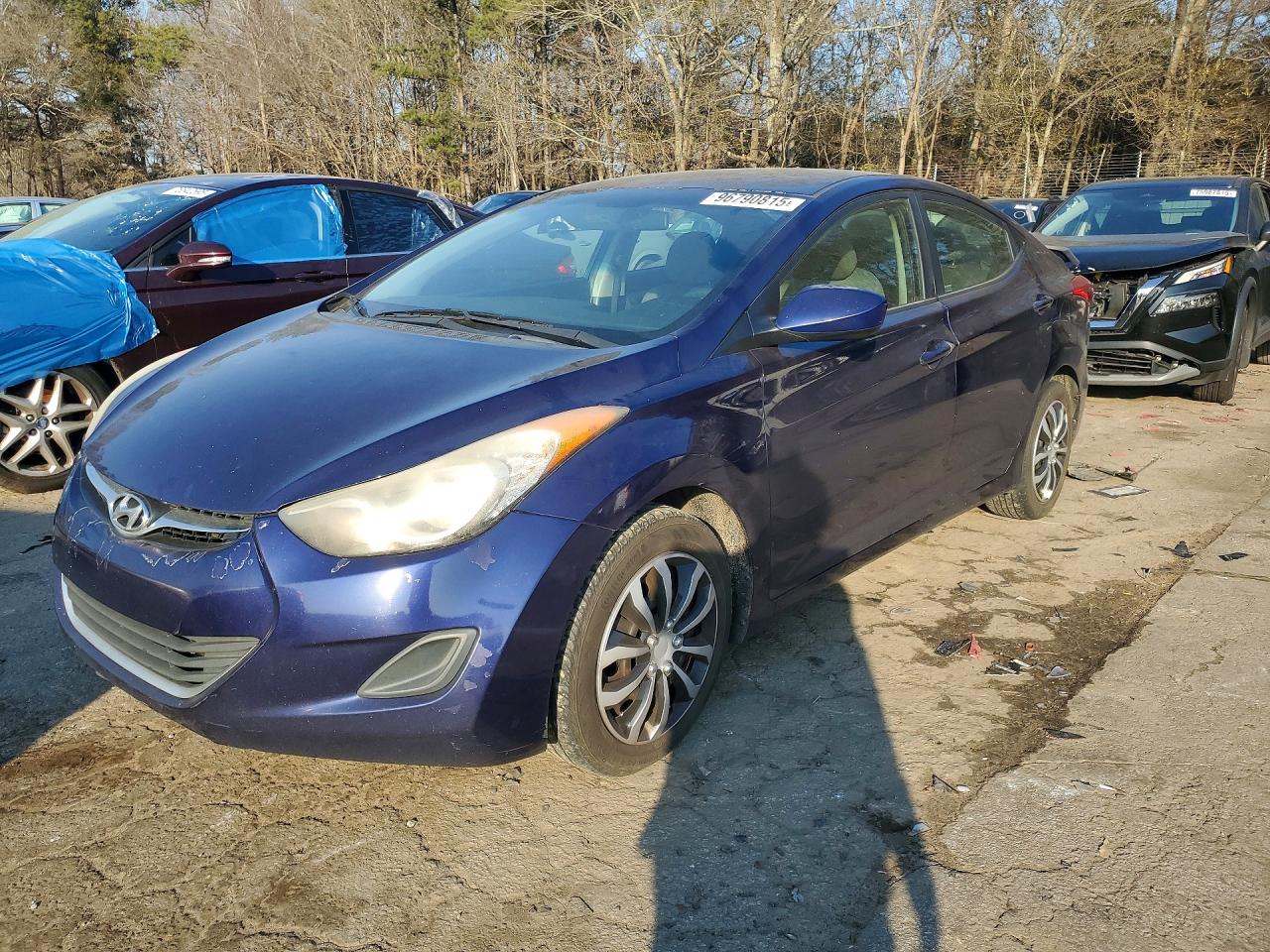 Salvage Hyundai ELANTRA Image