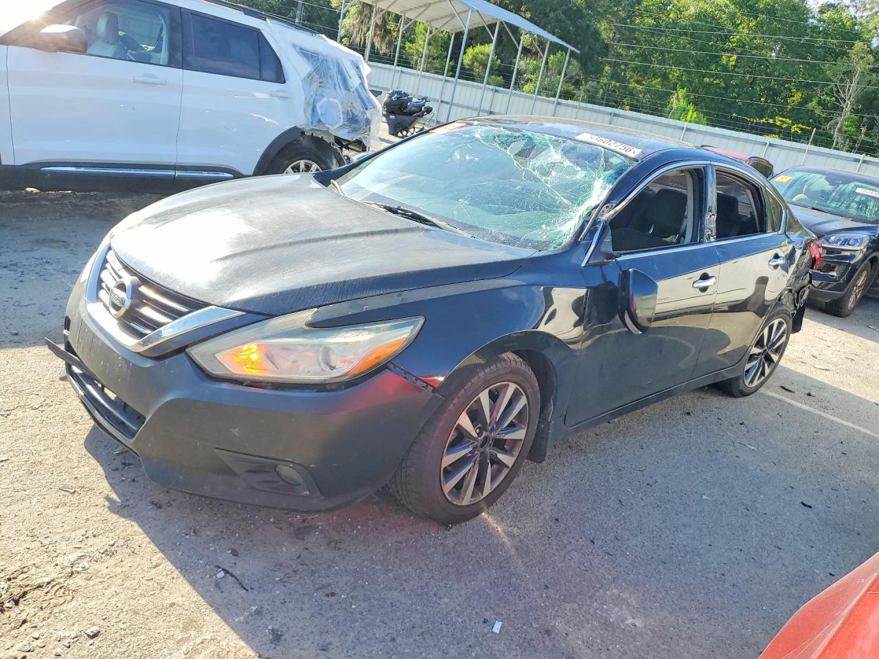 Salvage Nissan Altima Image