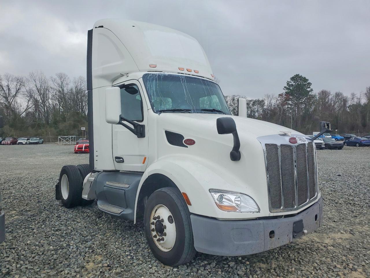 Salvage Peterbilt 579 Image