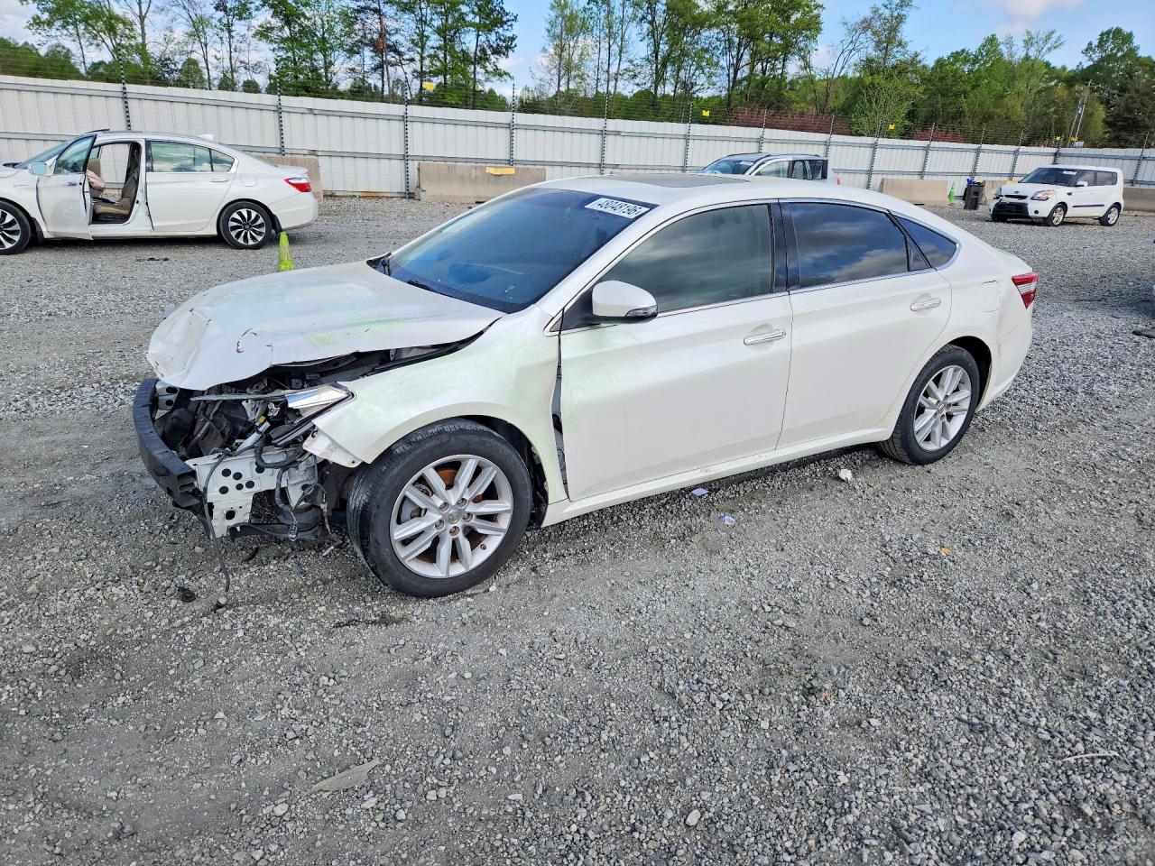 Salvage Toyota Avalon Image