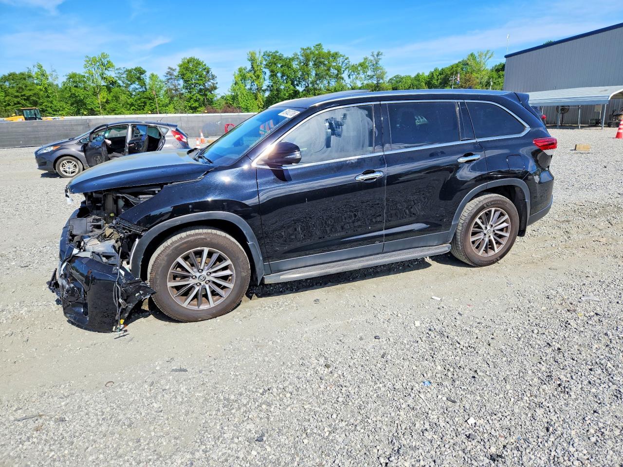 Salvage Toyota Highlander Image