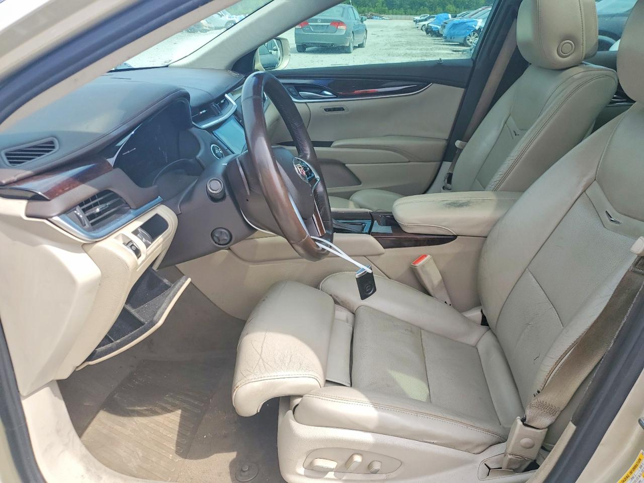 Cadillac XTS Luxury Collection