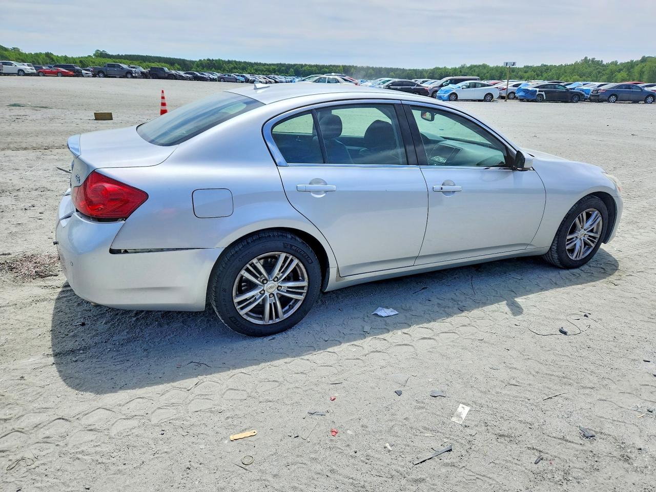 INFINITI G37 X