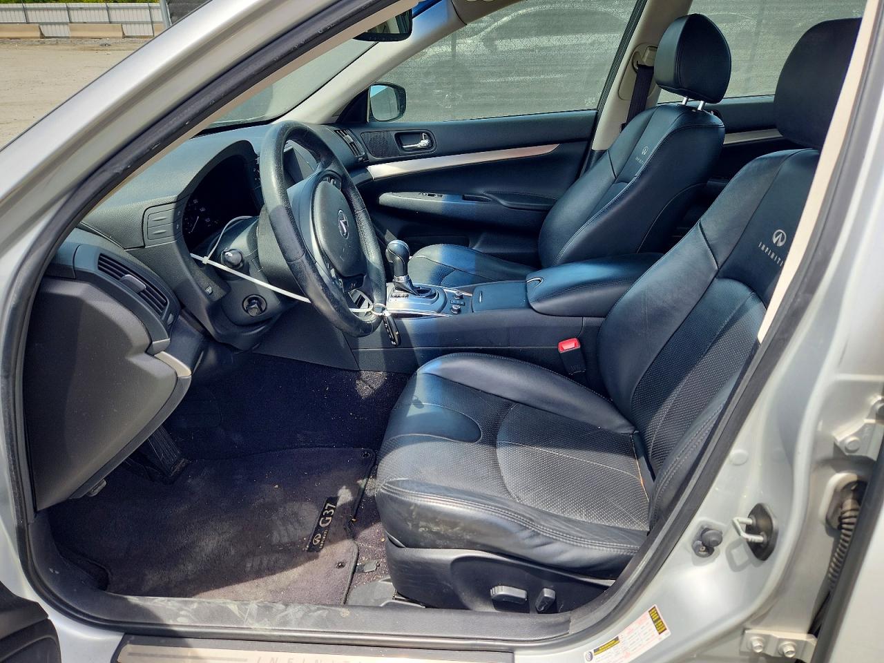 INFINITI G37 X