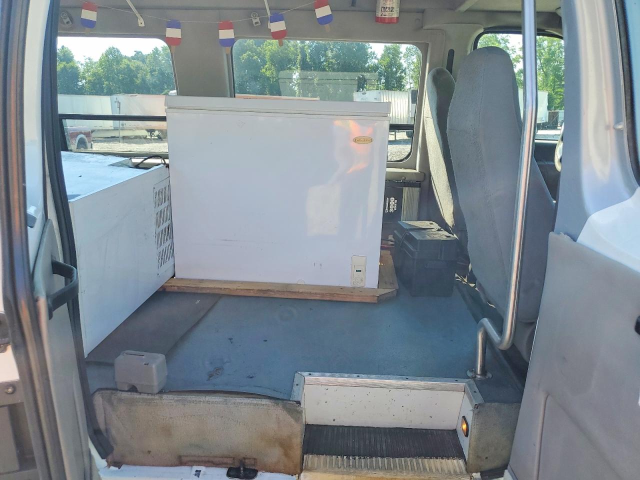 Ford Econoline E250 Van