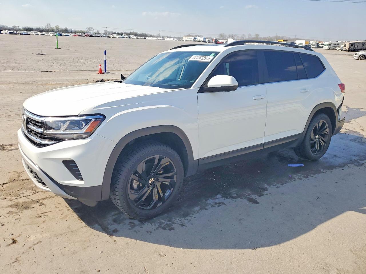 Salvage Volkswagen Atlas Image