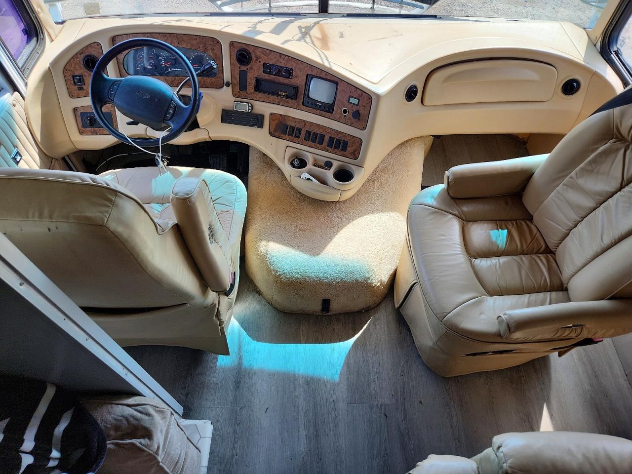 Coachmen F-550