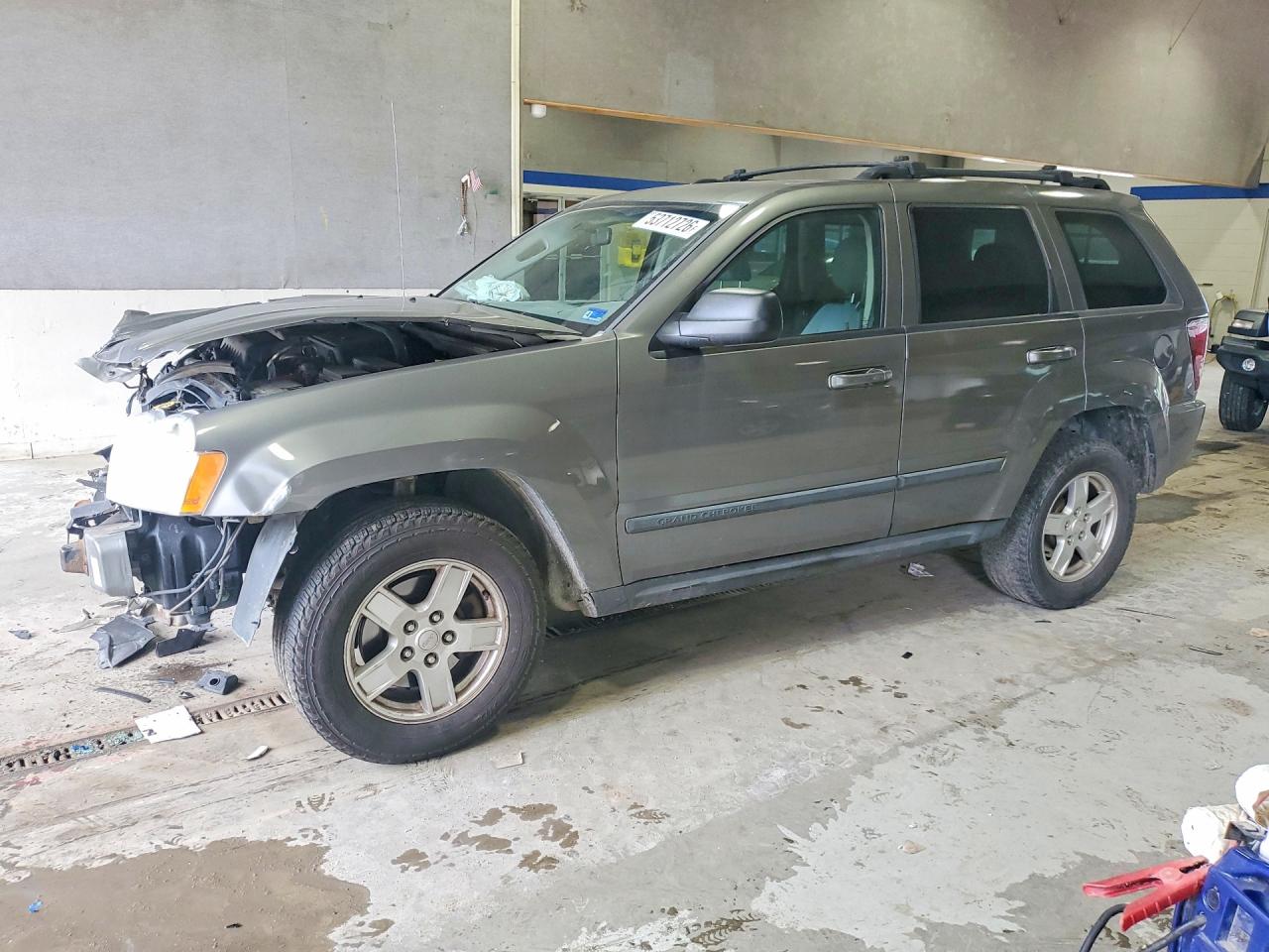 Salvage Jeep Cherokee Image