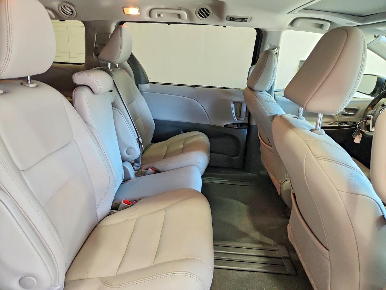 Toyota Sienna Xle 8-passenger