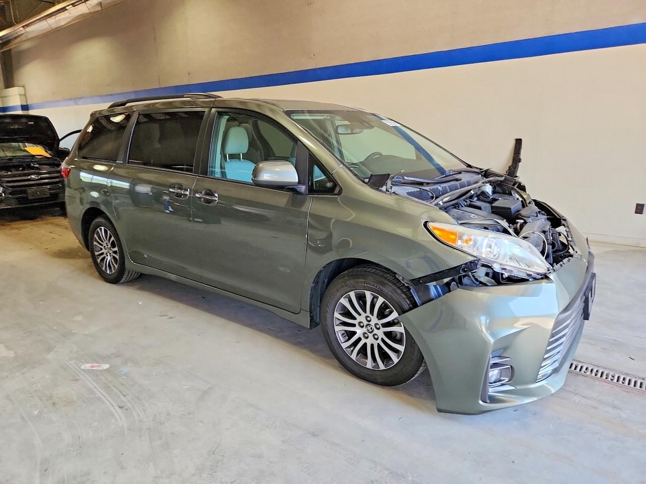 Toyota Sienna Xle 8-passenger