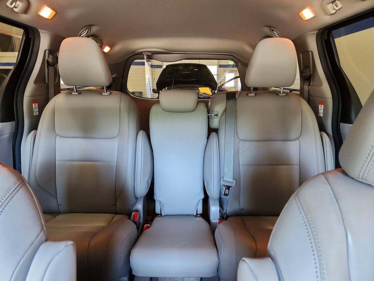 Toyota Sienna Xle 8-passenger