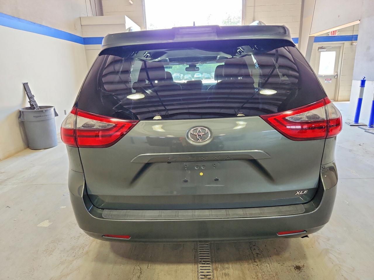 Toyota Sienna Xle 8-passenger